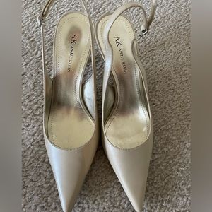 Womans high heel shoes Anne Klein size 8.5 leather sole never worn brand new